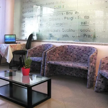 Ciondolo D'oro 5 Minuti Da Fiera Con Parcheggio Incluso 里米尼