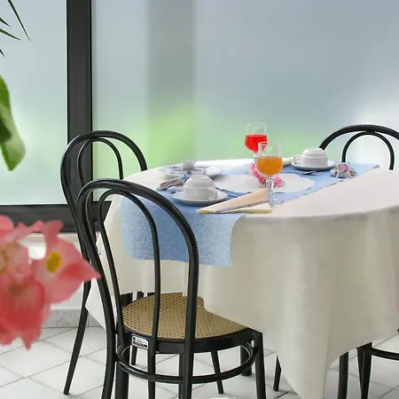 酒店 Ciondolo D'oro 5 Minuti Da Fiera Con Parcheggio Incluso 里米尼