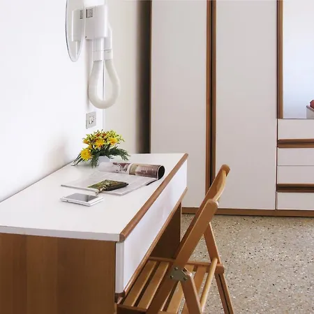 酒店 Ciondolo D'oro 5 Minuti Da Fiera Con Parcheggio Incluso