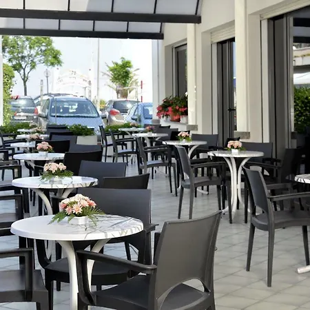 Hotel Ciondolo D'oro 5 Minuti Da Fiera Con Parcheggio Incluso Rímini