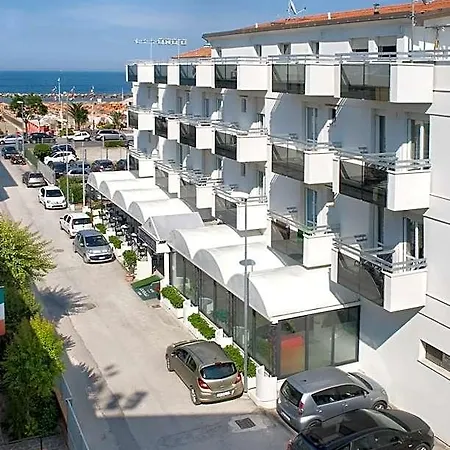 Ciondolo D'oro Parcheggio Gratis Szálloda 3*