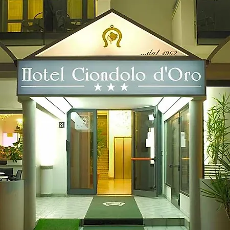 Ciondolo D'oro Parcheggio Gratis Szálloda 3*