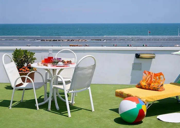 Ciondolo D'oro 5 Minuti Da Fiera Con Parcheggio Incluso 里米尼