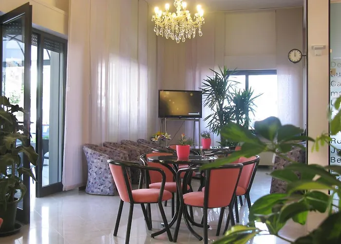 Ciondolo D'oro 5 Minuti Da Fiera Con Parcheggio Incluso 3* 里米尼