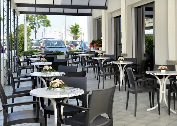 酒店 Ciondolo D'oro 5 Minuti Da Fiera Con Parcheggio Incluso 里米尼