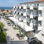 Отель Hotel Ciondolo D'Oro A 5 Minuti Da Rimini Fiera - Parcheggio Gratuito 3*
