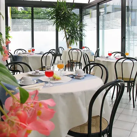 Ciondolo D'oro 5 Minuti Da Fiera Con Parcheggio Incluso 3* ريميني