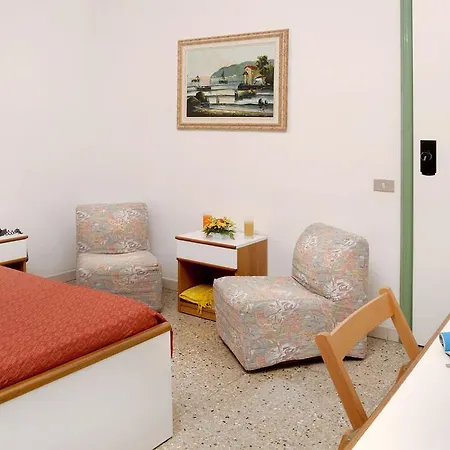 فندق Ciondolo D'oro 5 Minuti Da Fiera Con Parcheggio Incluso ريميني